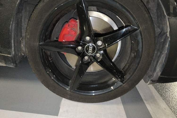 Used Audi A5 2020 Coupe 40 TFSI Fashion Edition China VI Emission Standard Right Front Wheel Hub