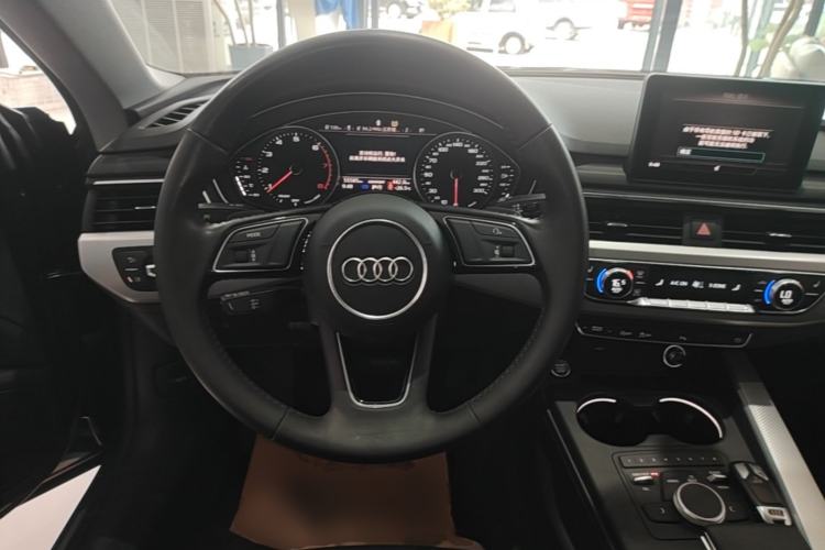 Used Audi A5 2020 Coupe 40 TFSI Fashion Edition China VI Emission Standard Steering Wheel