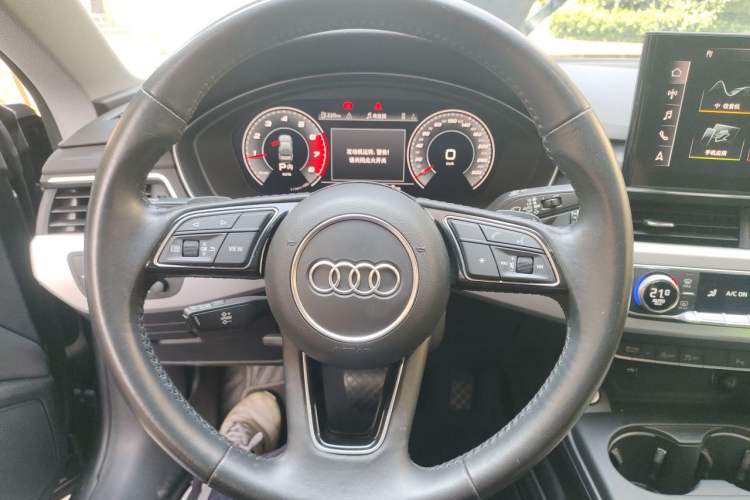 Used Audi A5 2020 Coupe 40 TFSI Fashion Edition China VI Emission Standard Steering Wheel