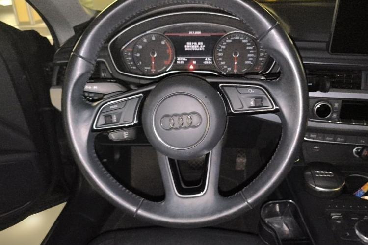 Used Audi A5 2020 Coupe 40 TFSI Fashion Edition China VI Emission Standard Steering Wheel
