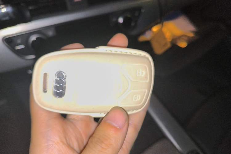 Used Audi A5 2020 Coupe 40 TFSI Fashion Edition China VI Emission Standard Vehicle Key