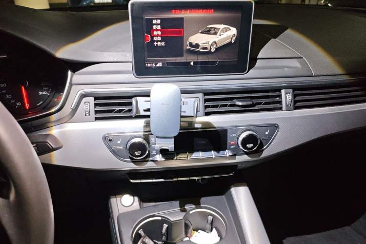 Used Audi A5 2020 Coupe 40 TFSI Fashion Edition China VI Emission Standard Audio And AC Panel