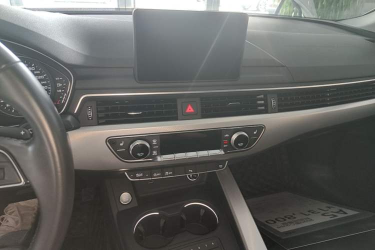 Used Audi A5 2020 Coupe 40 TFSI Fashion Edition China VI Emission Standard Audio And AC Panel