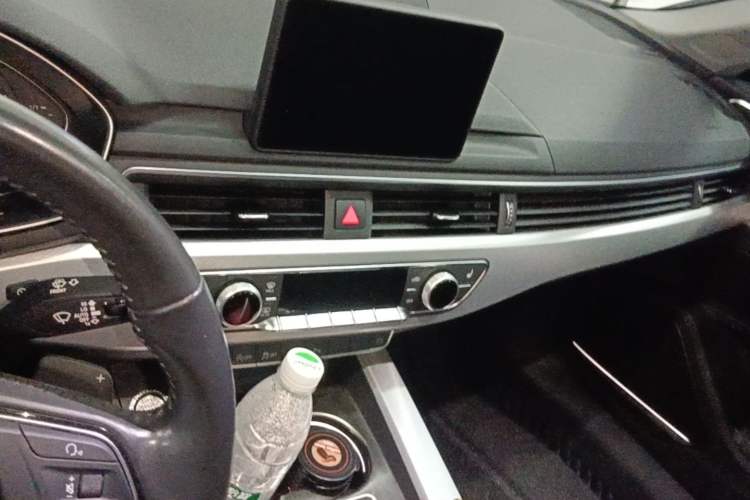 Used Audi A5 2020 Coupe 40 TFSI Fashion Edition China VI Emission Standard Audio And AC Panel