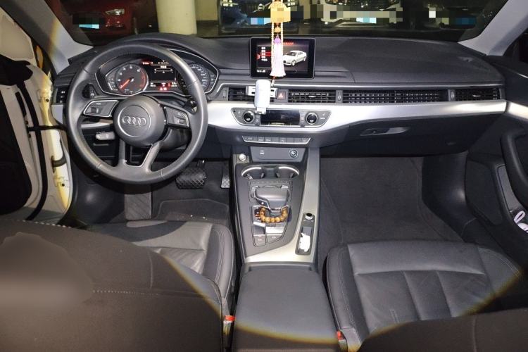 Used Audi A5 2020 Coupe 40 TFSI Fashion Edition China VI Emission Standard Center Console