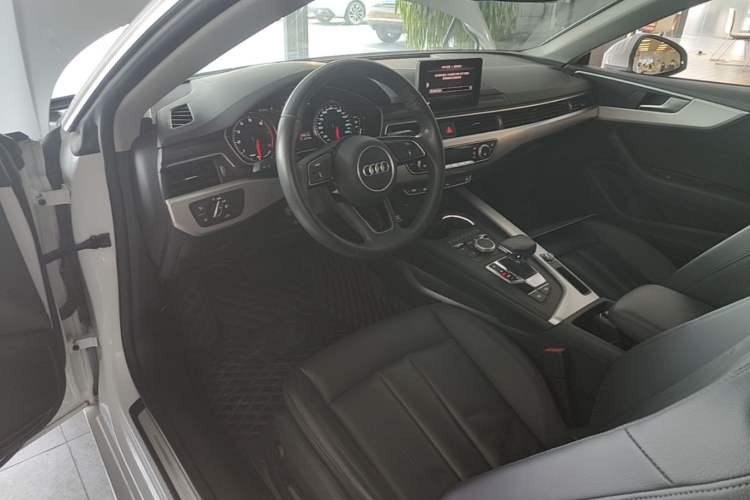 Used Audi A5 2020 Coupe 40 TFSI Fashion Edition China VI Emission Standard Center Console