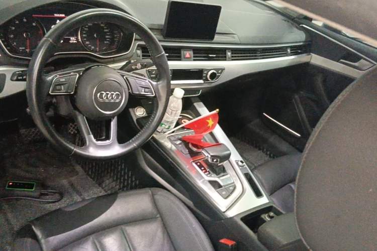 Used Audi A5 2020 Coupe 40 TFSI Fashion Edition China VI Emission Standard Center Console