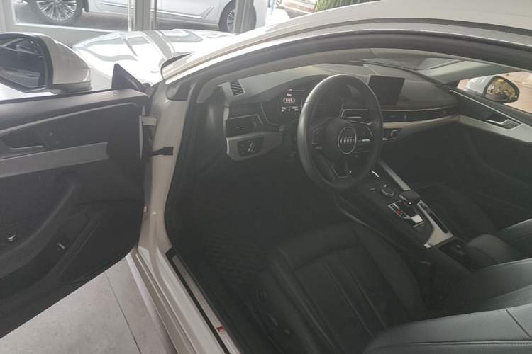 Used Audi A5 2020 Coupe 40 TFSI Fashion Edition China VI Emission Standard Driver Seat