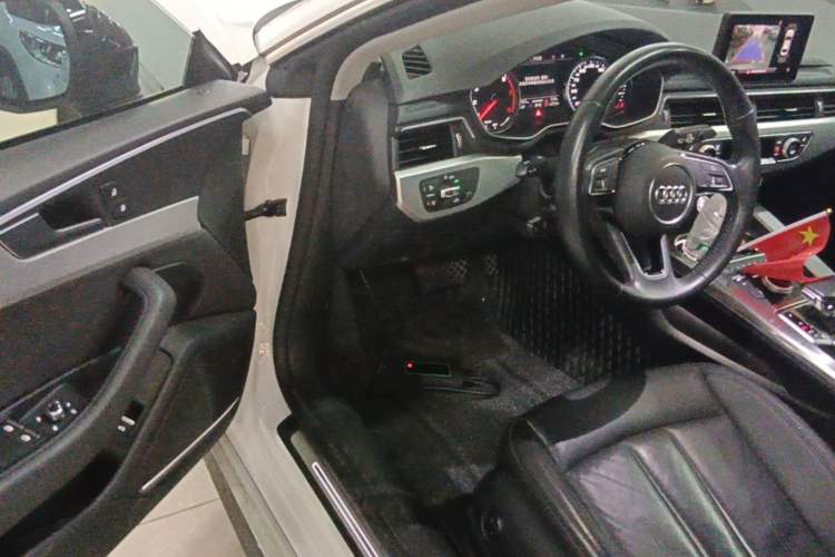 Used Audi A5 2020 Coupe 40 TFSI Fashion Edition China VI Emission Standard Driver Seat