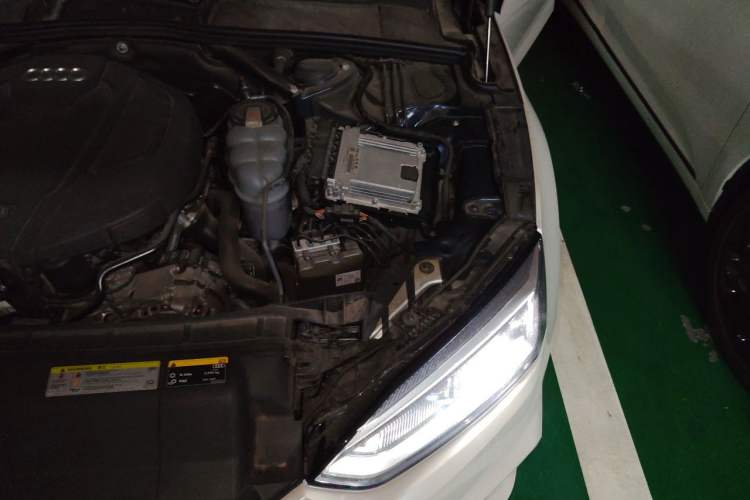 Used Audi A5 2020 Cabriolet 40 TFSI Fashion Edition China VI Emission Standard Engine Bay Left