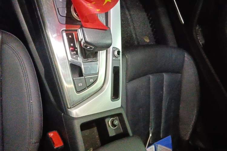 Used Audi A5 2020 Coupe 40 TFSI Fashion Edition China VI Emission Standard Gear Lever