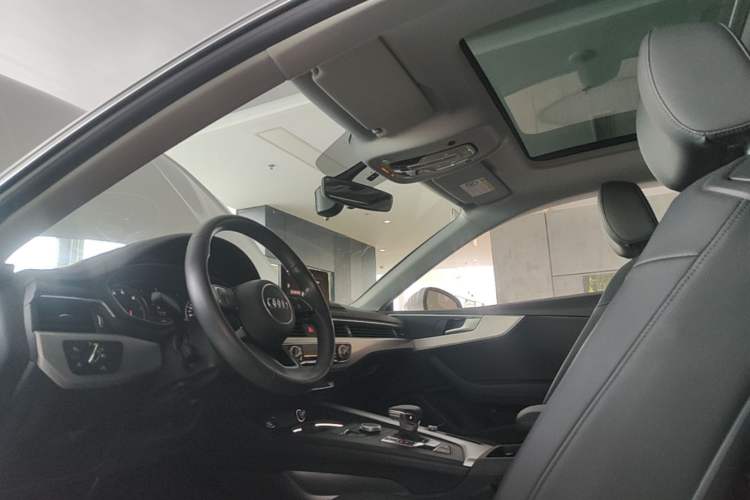 Used Audi A5 2020 Coupe 40 TFSI Fashion Edition China VI Emission Standard Headliner