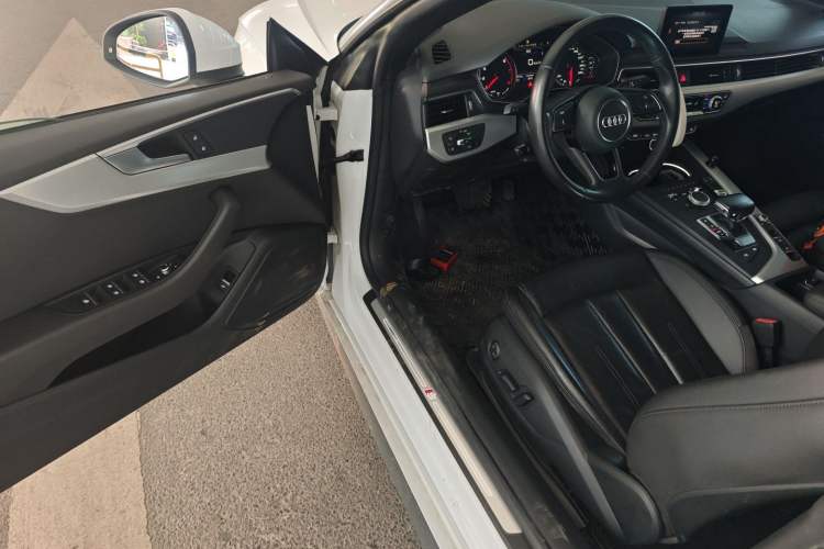 Used Audi A5 2020 Cabriolet 40 TFSI Fashion Edition China VI Emission Standard Interior 2