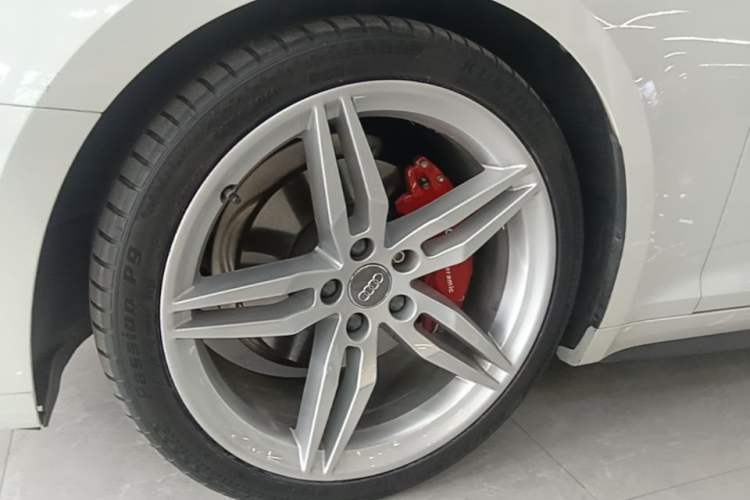 Used Audi A5 2020 Cabriolet 40 TFSI Fashion Edition China VI Emission Standard Left Front Wheel Hub