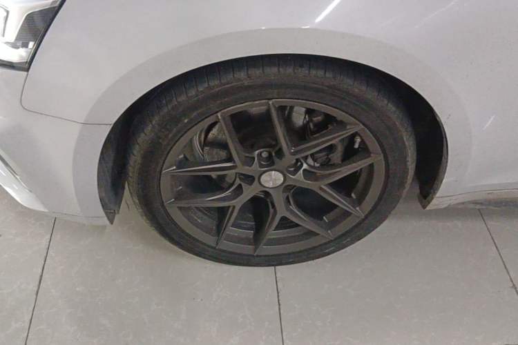 Used Audi A5 2020 Coupe 40 TFSI Fashion Edition China VI Emission Standard Left Front Wheel Hub