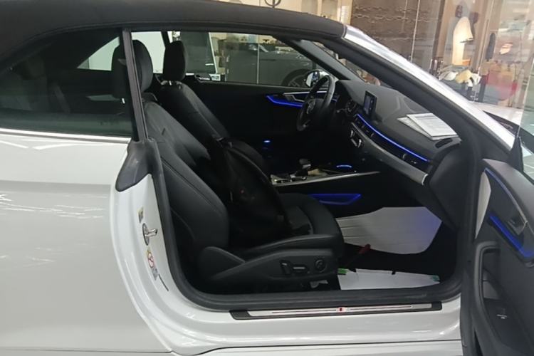 Used Audi A5 2020 Cabriolet 40 TFSI Fashion Edition China VI Emission Standard Right Front Seat