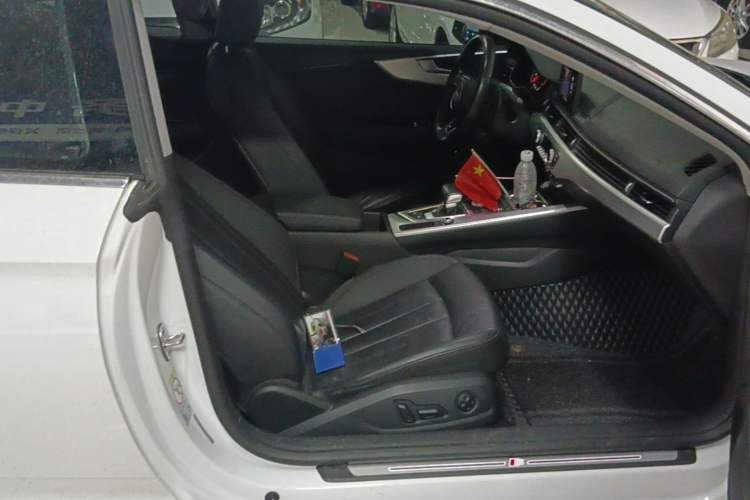 Used Audi A5 2020 Coupe 40 TFSI Fashion Edition China VI Emission Standard Right Front Seat