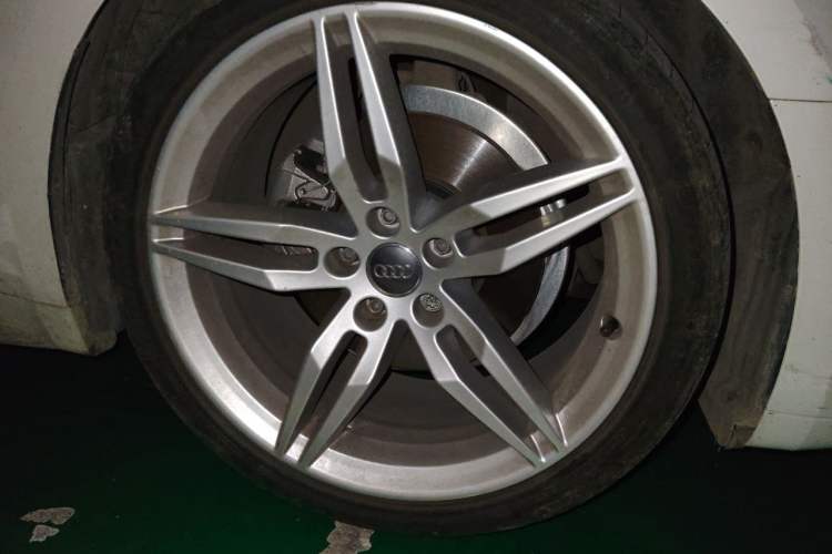 Used Audi A5 2020 Cabriolet 40 TFSI Fashion Edition China VI Emission Standard Right Front Wheel Hub