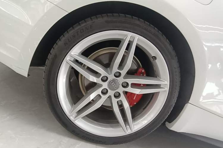 Used Audi A5 2020 Cabriolet 40 TFSI Fashion Edition China VI Emission Standard Right Rear Wheel Hub