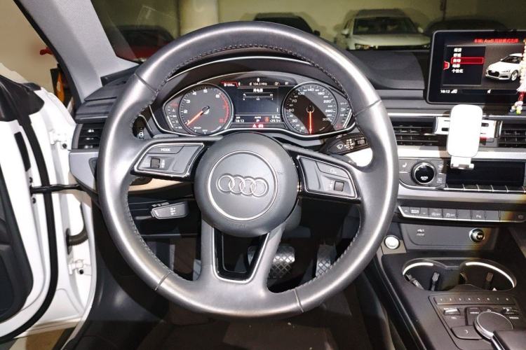 Used Audi A5 2020 Coupe 40 TFSI Fashion Edition China VI Emission Standard Steering Wheel