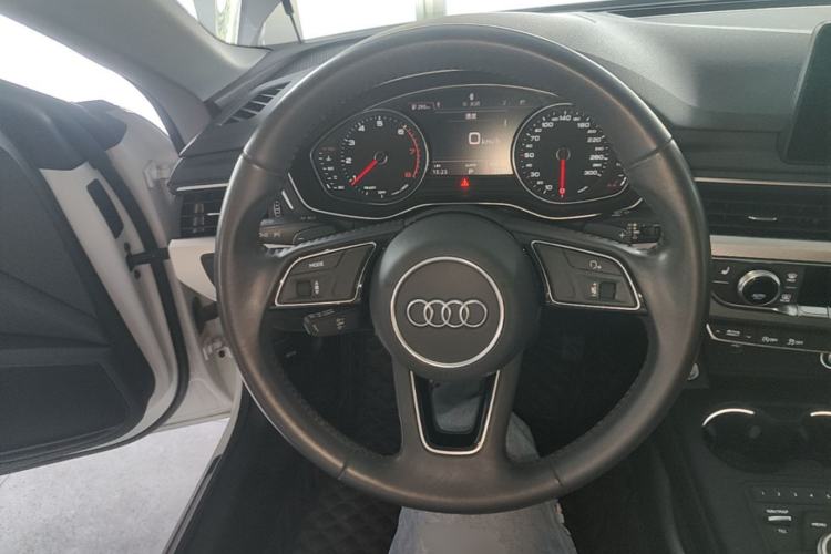 Used Audi A5 2020 Coupe 40 TFSI Fashion Edition China VI Emission Standard Steering Wheel