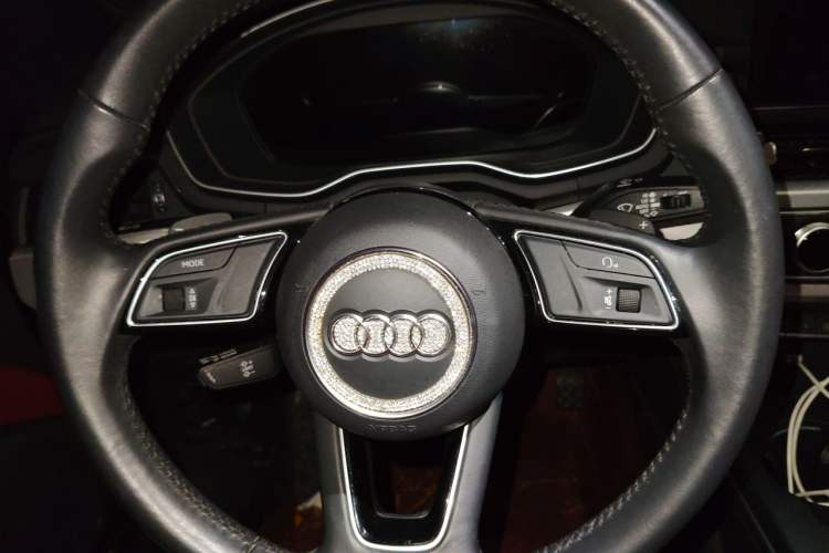 Used Audi A5 2020 Cabriolet 40 TFSI Fashion Edition China VI Emission Standard Steering Wheel