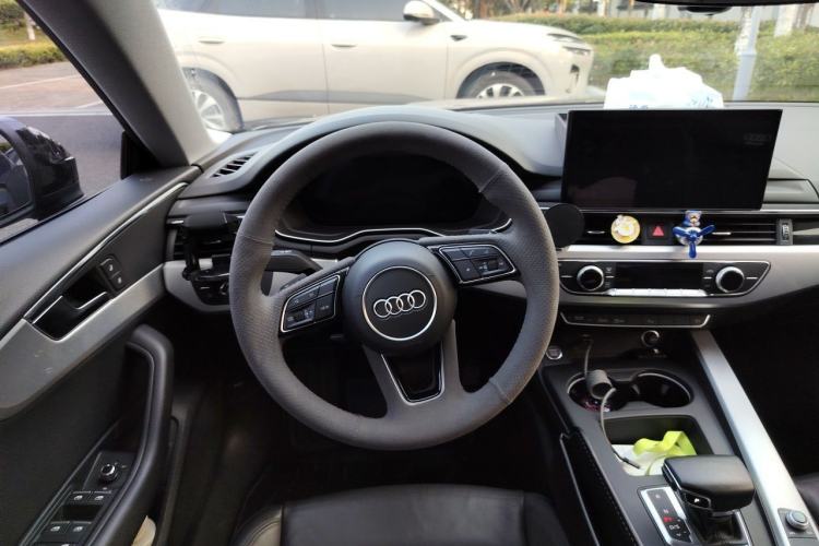 Used Audi A5 2021 Sportback 40 TFSI Stylish and Elegant Model Steering Wheel