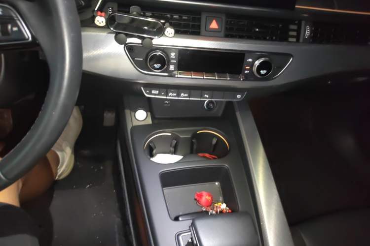 Used Audi A5 2021 Sportback 40 TFSI Stylish and Elegant Model Audio And AC Panel