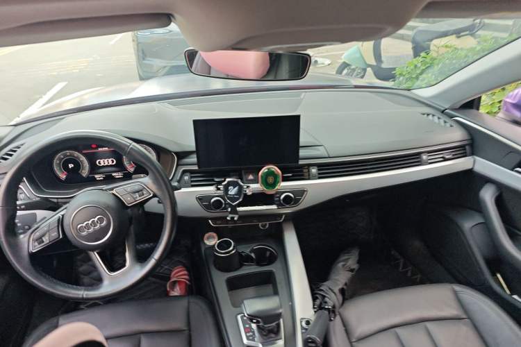 Used Audi A5  Center Console