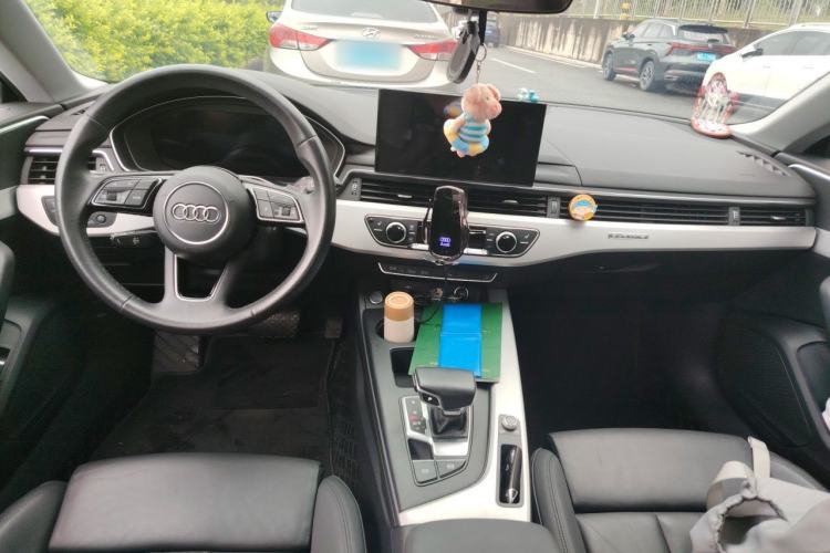 Used Audi A5 2021 Sportback 40 TFSI quattro Luxury Dynamic Model Center Console