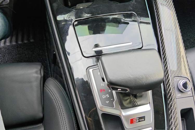 Used Audi A5 2021 Sportback 40 TFSI Stylish and Elegant Model Gear Lever