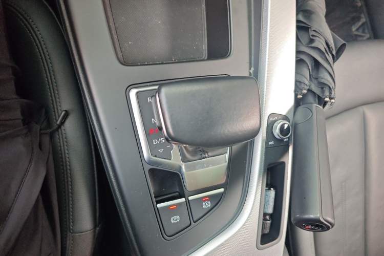 Used Audi A5  Gear Lever