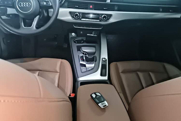 Used Audi A5 2021 Sportback 40 TFSI Stylish and Elegant Model Gear Lever