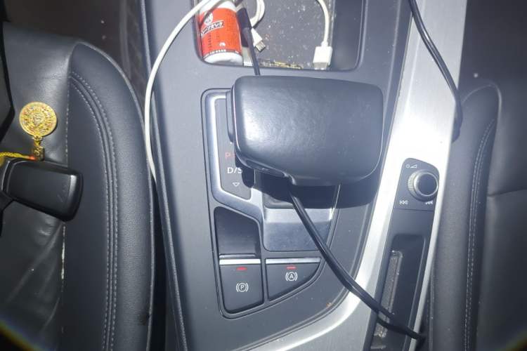 Used Audi A5 2021 Sportback 40 TFSI Stylish and Elegant Model Gear Lever