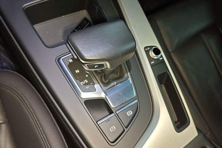 Used Audi A5 2021 Sportback 40 TFSI Fashionable and Dynamic Model Gear Lever