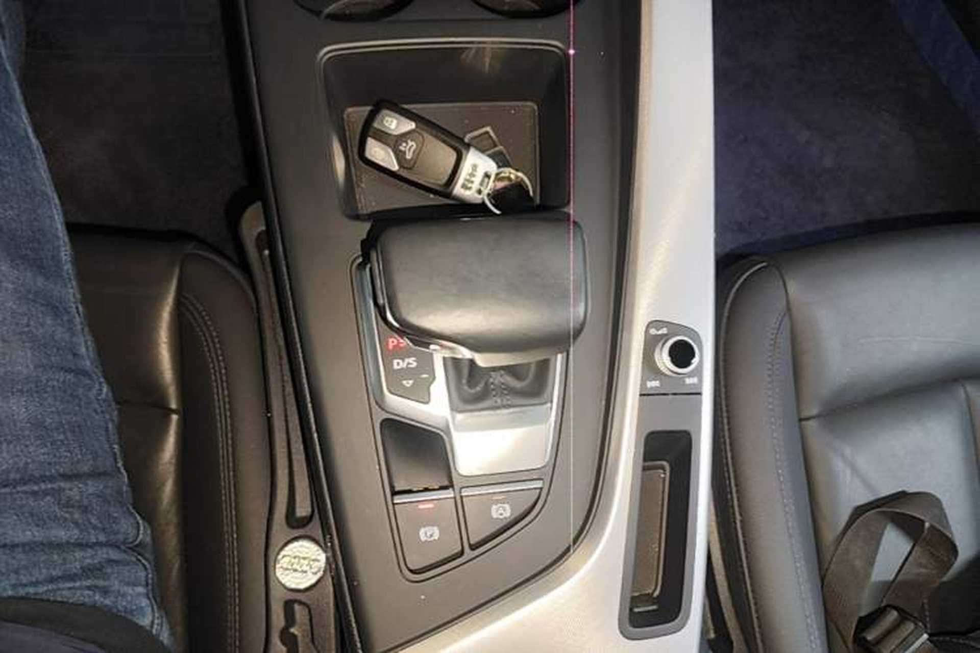 Used Audi A5 2021 Sportback 40 TFSI Stylish and Elegant Model Gear Lever
