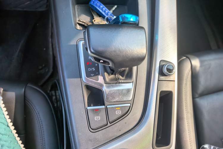 Used Audi A5 2021 Coupe 40 TFSI Fashionable and Dynamic Model Gear Lever