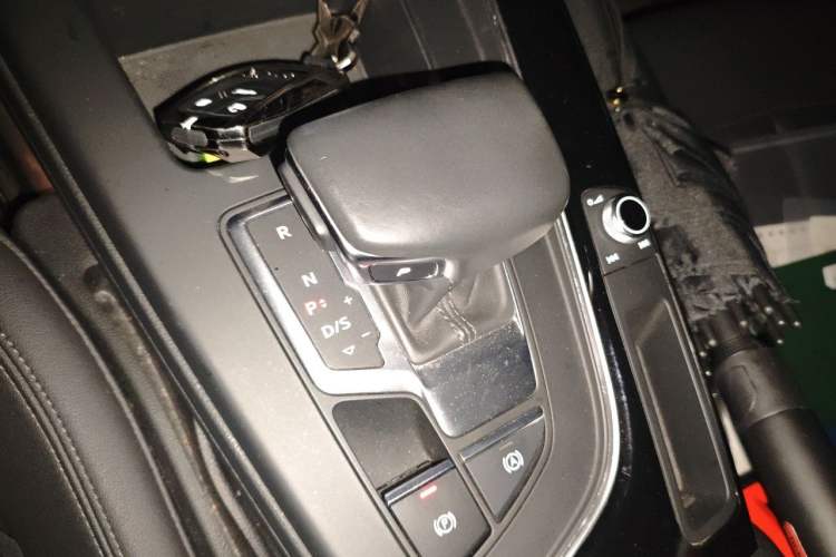 Used Audi A5 2021 Sportback 40 TFSI Stylish and Elegant Model Gear Lever