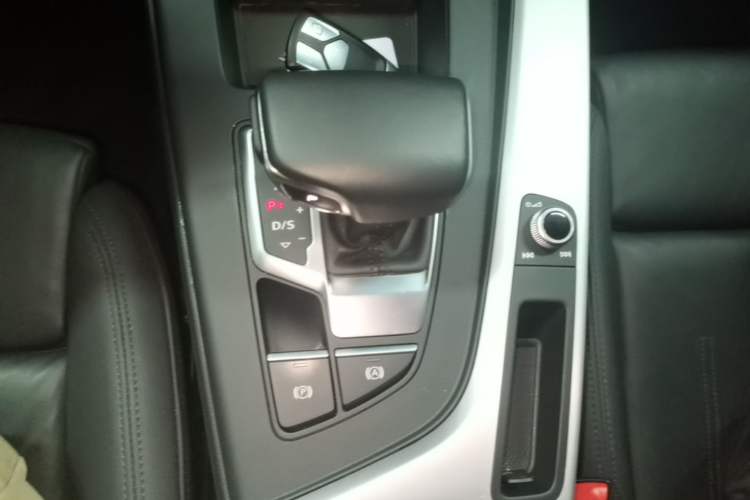 Used Audi A5 2021 Sportback 45 TFSI quattro Prestige Dynamic Edition Gear Lever