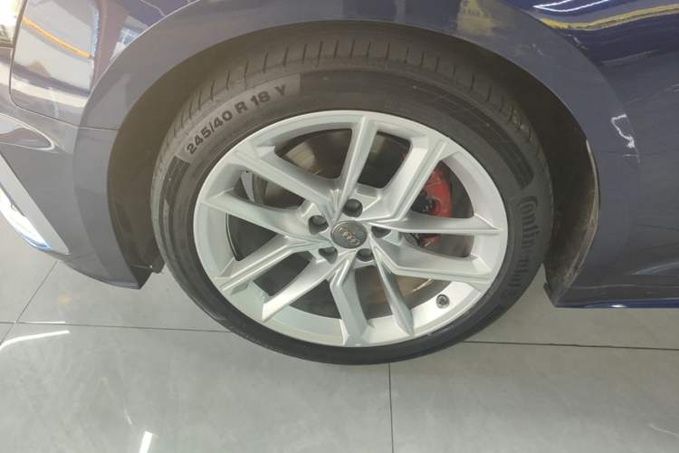Used Audi A5 2021 Sportback 40 TFSI Stylish and Elegant Model Left Front Wheel Hub