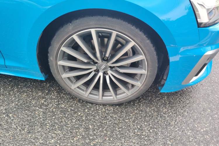 Used Audi A5 2021 Sportback 40 TFSI quattro Luxury Dynamic Model Right Front Wheel Hub
