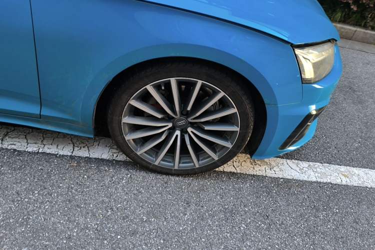 Used Audi A5 2021 Sportback 40 TFSI quattro Luxury Prestige Edition Right Front Wheel Hub