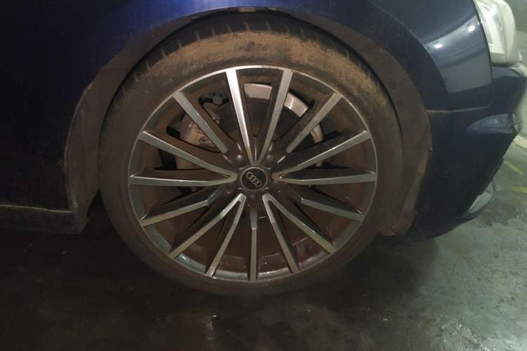 Used Audi A5 2021 Sportback 40 TFSI quattro Luxury Prestige Edition Right Front Wheel Hub