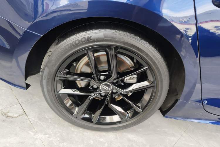 Used Audi A5 2021 Sportback 40 TFSI Fashionable and Dynamic Model Right Rear Wheel Hub