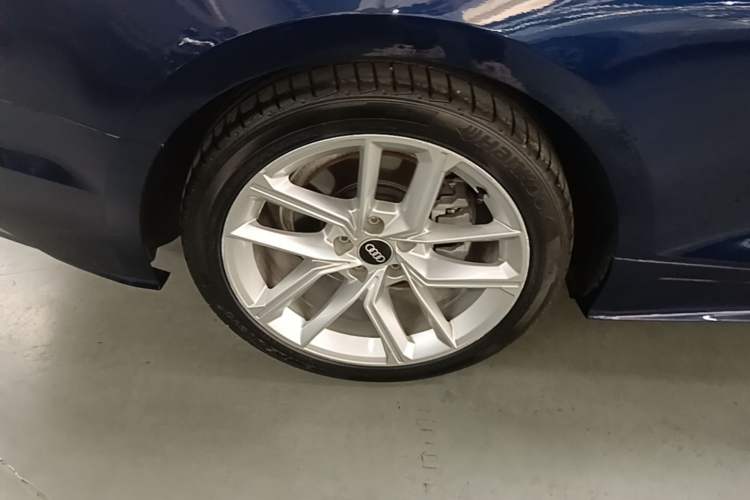 Used Audi A5 2021 Coupe 40 TFSI Fashionable and Dynamic Model Right Rear Wheel Hub