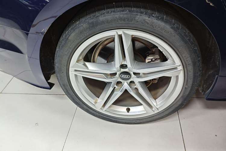 Used Audi A5 2021 Sportback 40 TFSI Fashionable and Dynamic Model Right Rear Wheel Hub