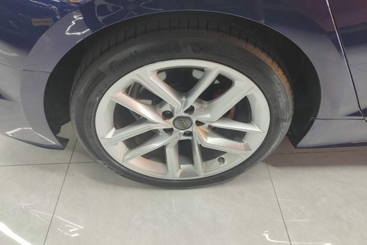 Used Audi A5 2021 Sportback 40 TFSI Stylish and Elegant Model Right Rear Wheel Hub