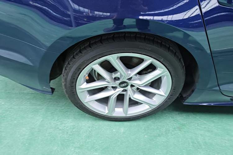 Used Audi A5 2021 Sportback 40 TFSI Fashionable and Dynamic Model Right Rear Wheel Hub