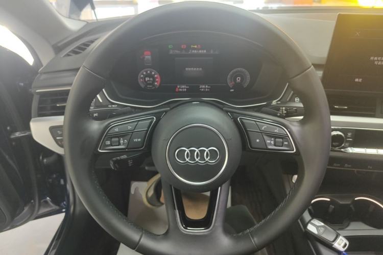 Used Audi A5 2021 Sportback 40 TFSI Stylish and Elegant Model Steering Wheel