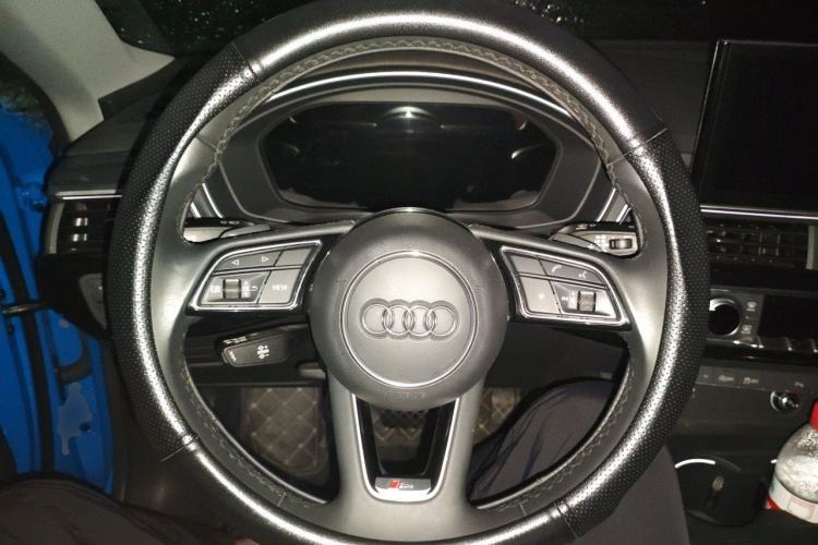 Used Audi A5 2021 Sportback 40 TFSI Stylish and Elegant Model Steering Wheel